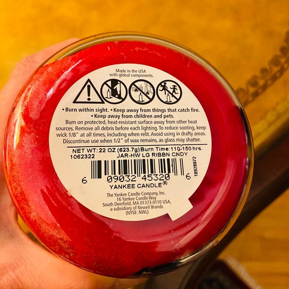 Yankee Candle Festive Holiday Ribbon Candy 22 0z white label Retired Candle NEW - Picture 5 of 6